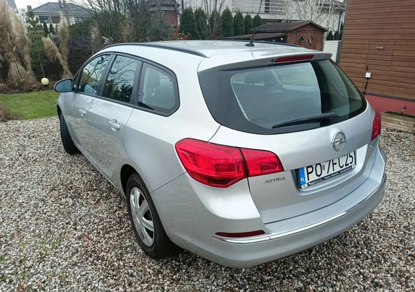 Opel Astra cena 24000 przebieg: 184000, rok produkcji 2014 z Poznań małe 46